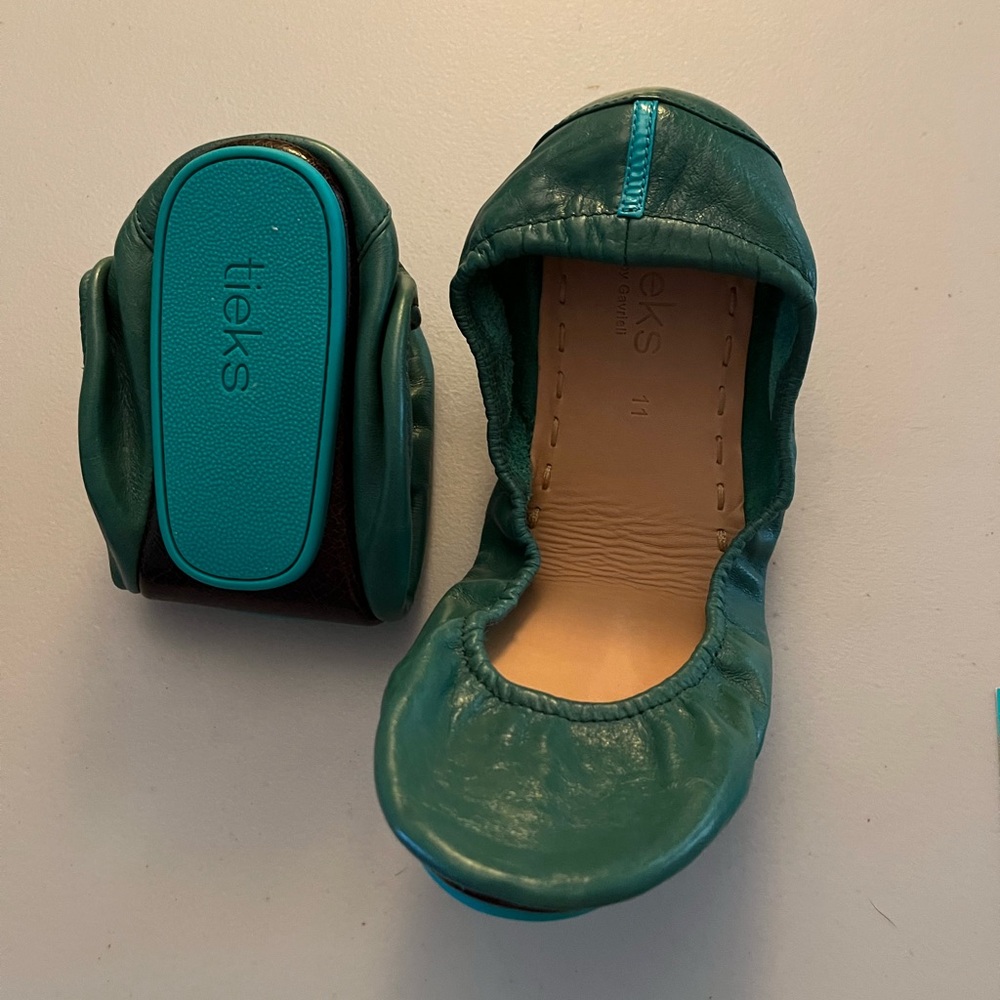 Pacific green tieks